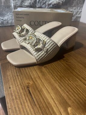 Women’s Beige Woven Slide Heels with Chain Accent new in box size 7.5